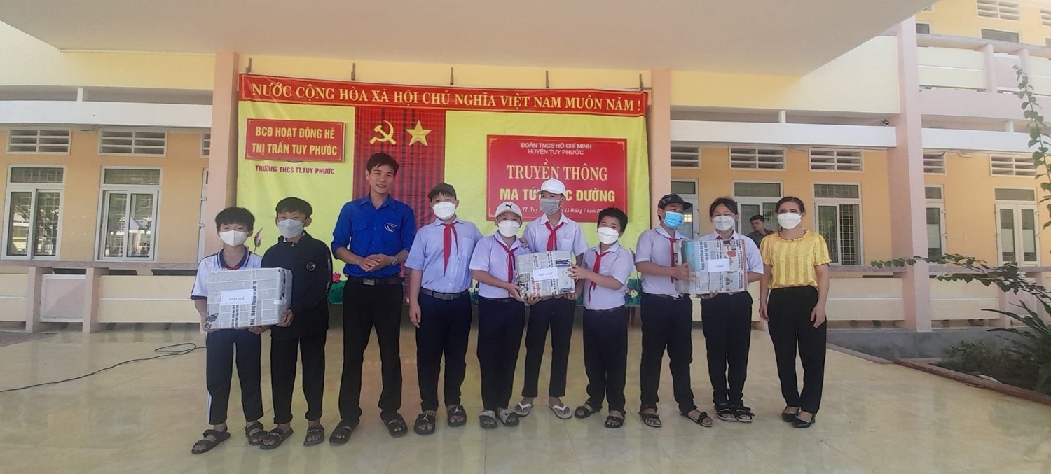 ảnh: Tuyên truyền phòng chống ma tuý cho các em học sinh khối TH &THCS thị trấn Tuy Phước